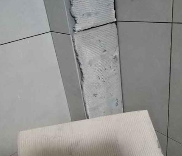 安康市瓷砖空鼓维修公司分享下厨房瓷砖脱落的补救措施。